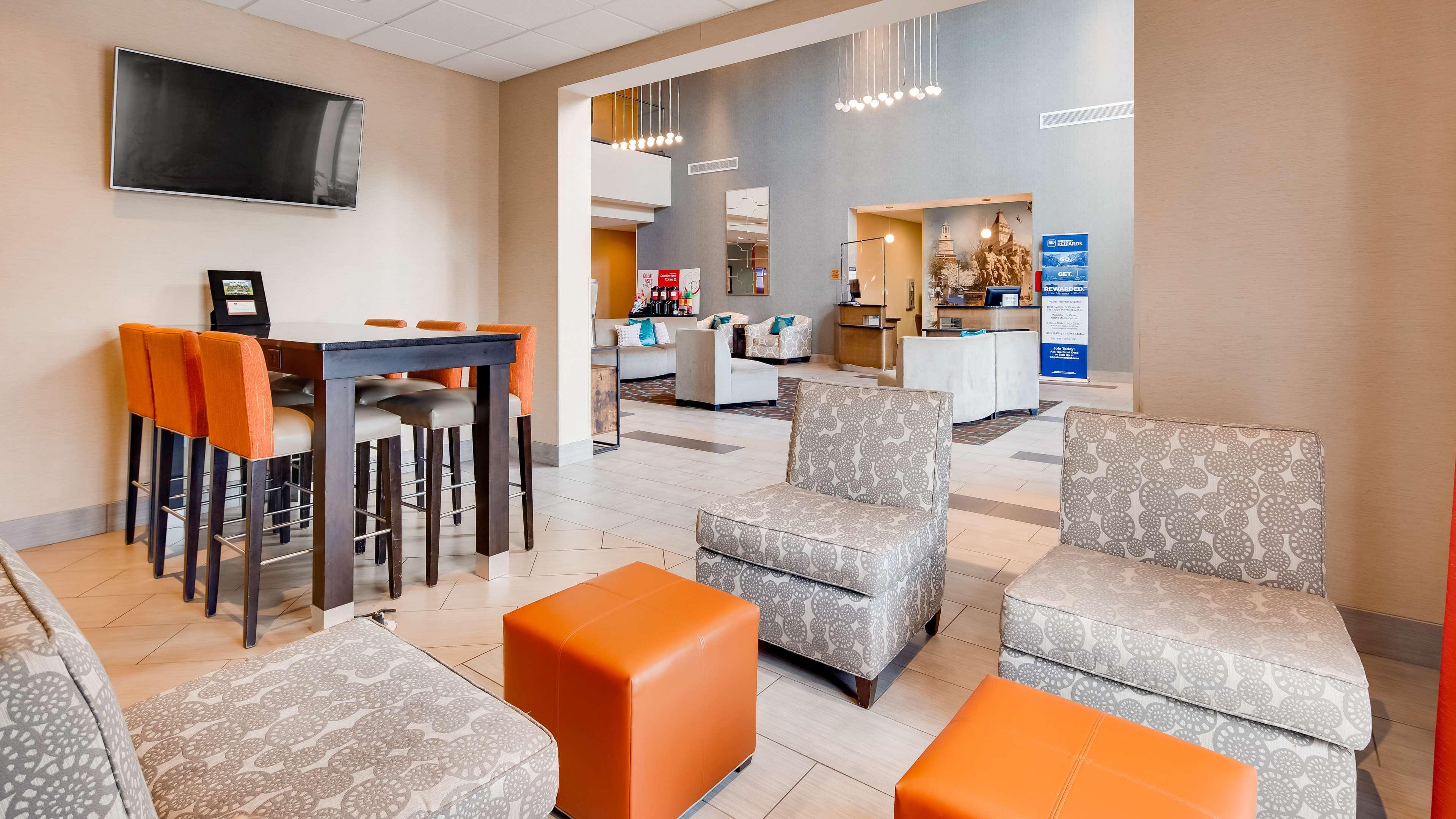Best Western Plus Atrium Inn & Suites Кларксвілл Екстер'єр фото